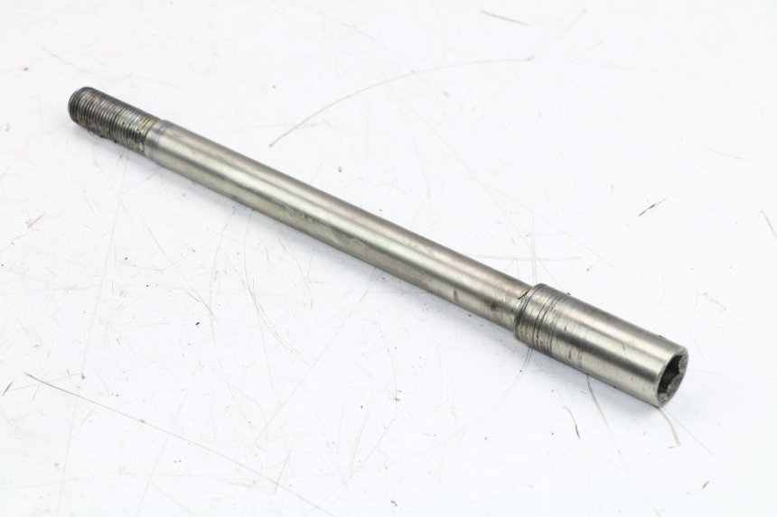 photo de FRONT WHEEL AXLE YAMAHA YP X-MAX XMAX 400 (2014 - 2017)