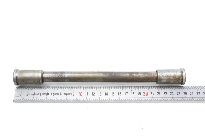 photo de FRONT WHEEL AXLE KAWASAKI ZEPHYR 1100 ( - 1995)