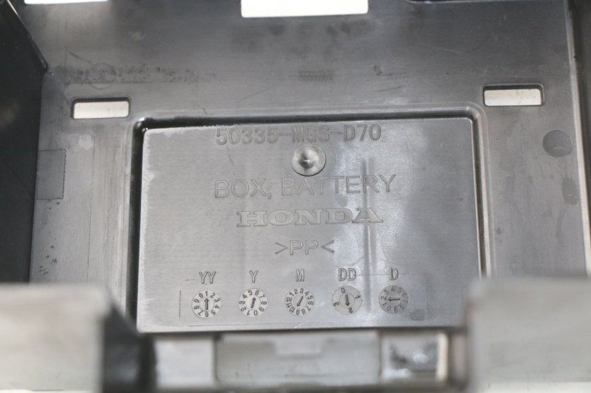 photo de BATTERY TRAY HONDA INTEGRA NC D 750 (2016 - 2018)