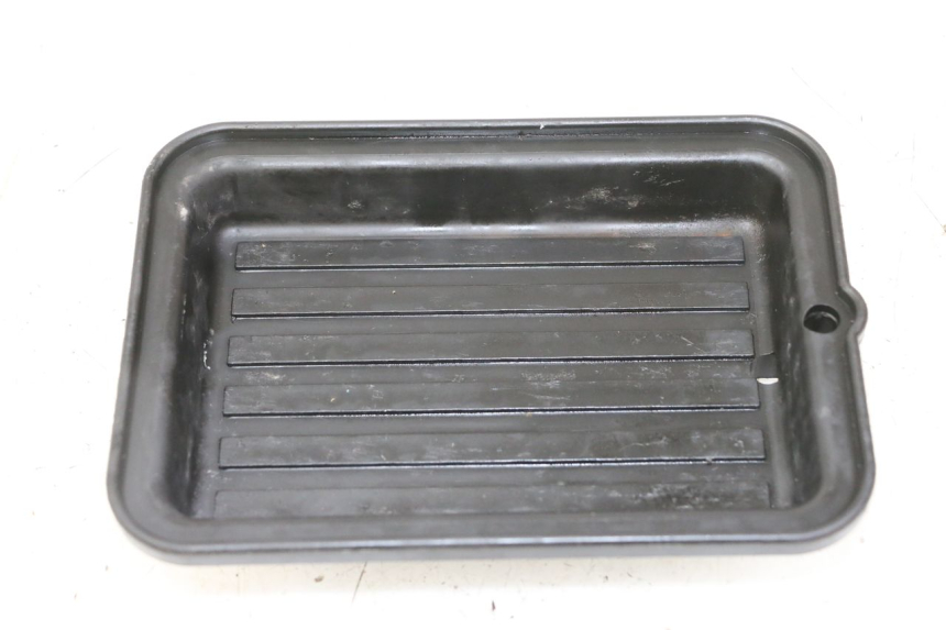 photo de BATTERY BOX PIAGGIO VESPA GRANTURISMO 200 (2004 - 2005)
