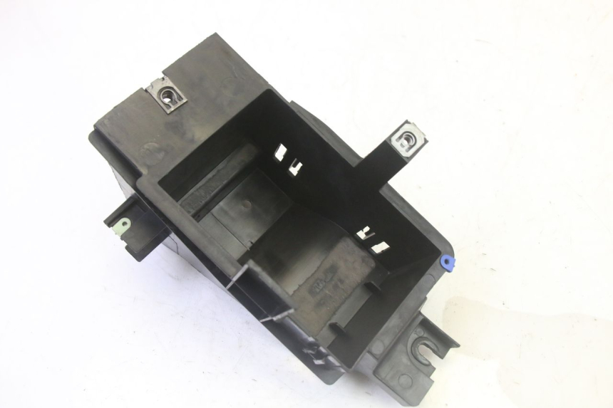photo de BATTERY BOX PEUGEOT SATELIS 125 (2013 - 2018)