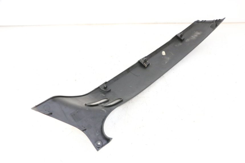 photo de REAR RIGHT BELLY PANEL PIAGGIO VESPA GRANTURISMO 200 (2004 - 2005)