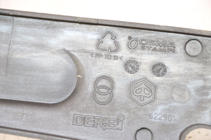 photo de REAR LEFT BELLY PANEL PIAGGIO LXV 4T 50 (2009 - 2013)