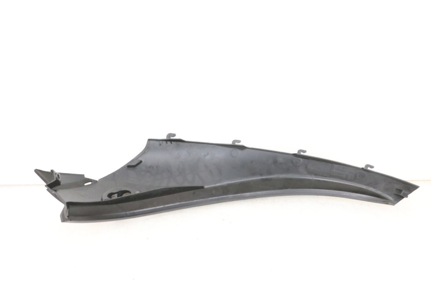 photo de REAR LEFT BELLY PANEL PIAGGIO MP3 RL 250 (2006 - 2010) - Zoom on usage condition