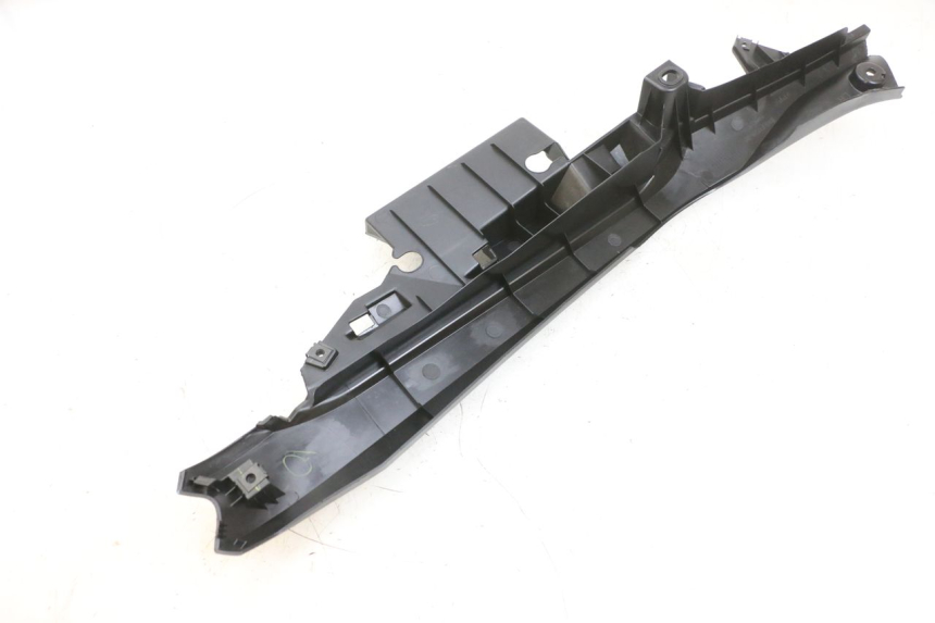 photo de REAR LEFT BELLY PANEL YAMAHA TRICITY 300 (2020 - 2024) - Alternative perspective