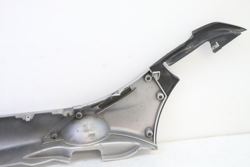 photo de RIGHT LOWER SIDE PANEL PIAGGIO MP3 500 (2014 - 2016)
