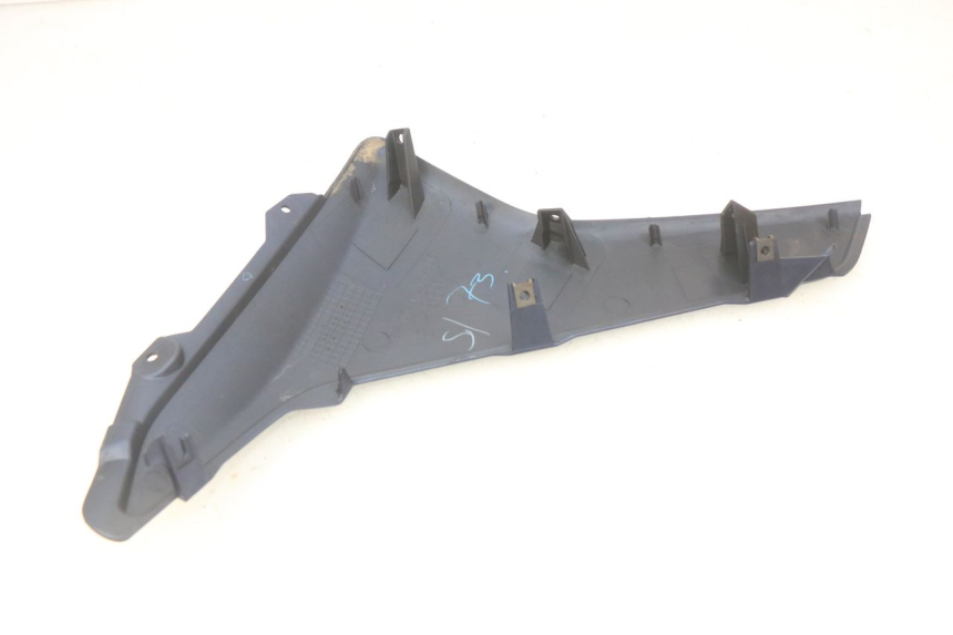photo de RIGHT LOWER SIDE PANEL YAMAHA N-MAX NMAX 125 (2017 - 2020)