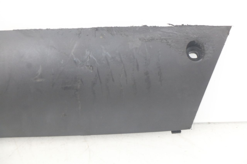 photo de RIGHT LOWER SIDE PANEL PEUGEOT STREETZONE 4T 50 (2018 - 2023)