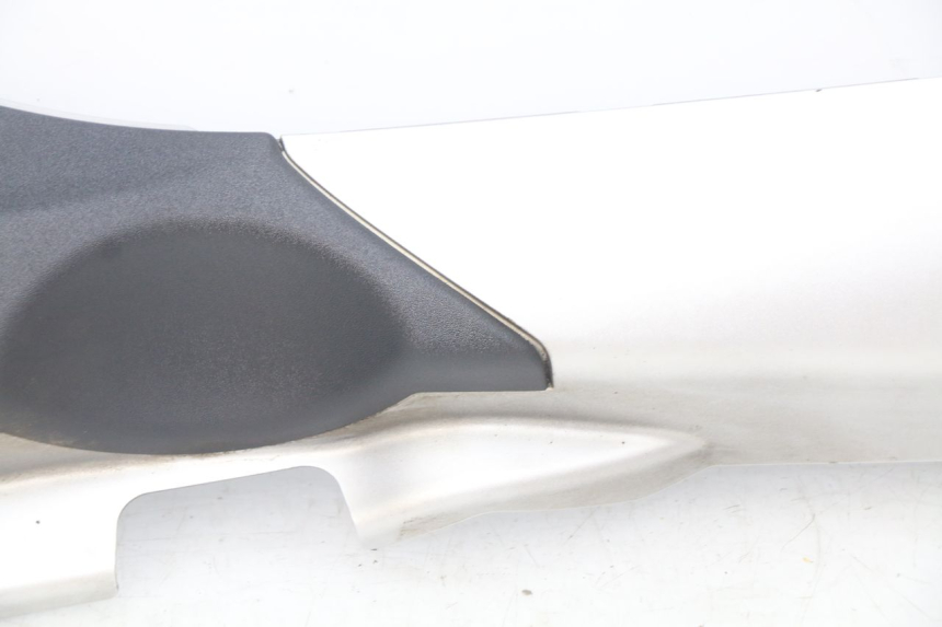 photo de RIGHT LOWER SIDE PANEL PIAGGIO MP3 500 (2014 - 2016)