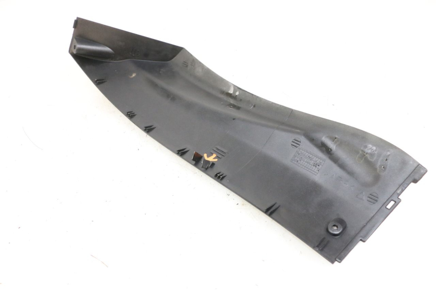 photo de RIGHT LOWER SIDE PANEL YAMAHA YP MAJESTY 125 (2002 - 2006)