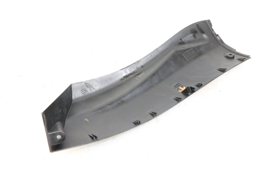 photo de RIGHT LOWER SIDE PANEL YAMAHA YP MAJESTY 125 (2002 - 2006)