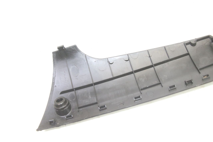 photo de LEFT LOWER FAIRING PEUGEOT KISBEE 2T 50 (2010 - 2017)
