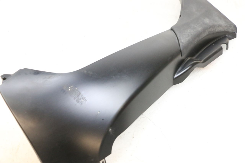 photo de LEFT BELLY PANEL PIAGGIO MP3 HPE 350 (2018 - 2020) - Zoom on usage condition