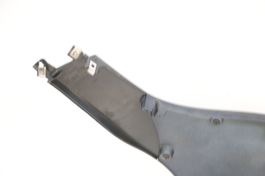 photo de LEFT BELLY PANEL PIAGGIO MP3 RL 250 (2007 - 2010) - Fixing points details