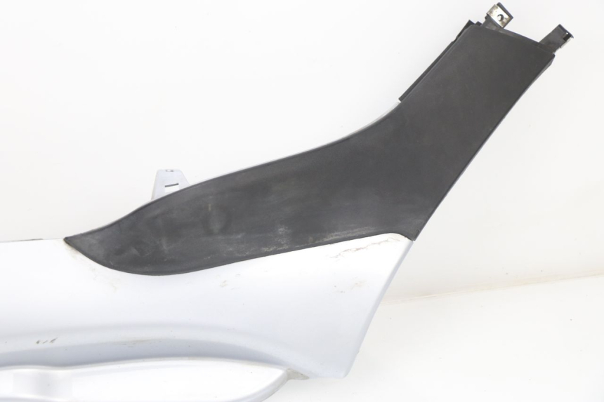 photo de LEFT LOWER FAIRING PIAGGIO MP3 125 (2006 - 2014)