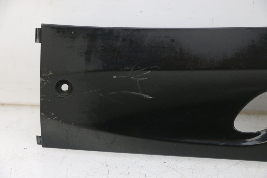 photo de LEFT BELLY PANEL DAELIM S1 125 (2007 - 2016) - Focus on structure