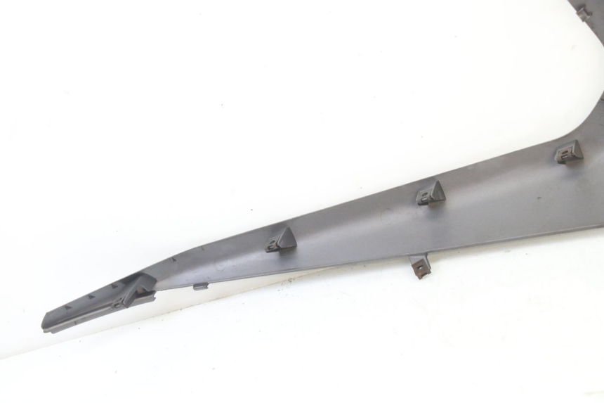 photo de LEFT LOWER FAIRING YAMAHA XMAX X-MAX 125 (2006 - 2009)