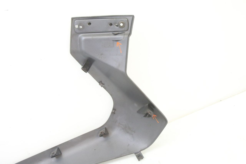 photo de LEFT LOWER FAIRING YAMAHA XMAX X-MAX 125 (2006 - 2009)