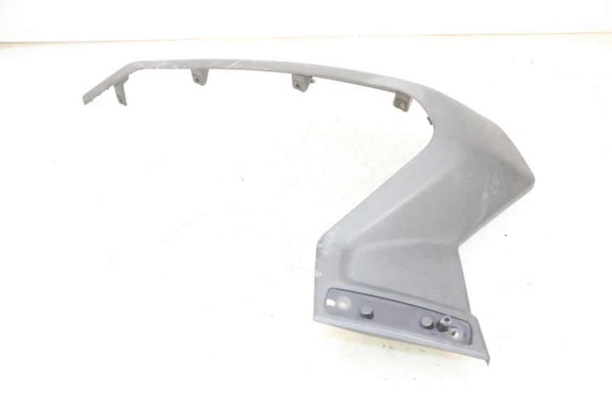 photo de LEFT LOWER FAIRING YAMAHA XMAX X-MAX 125 (2006 - 2009) - Technical close-up