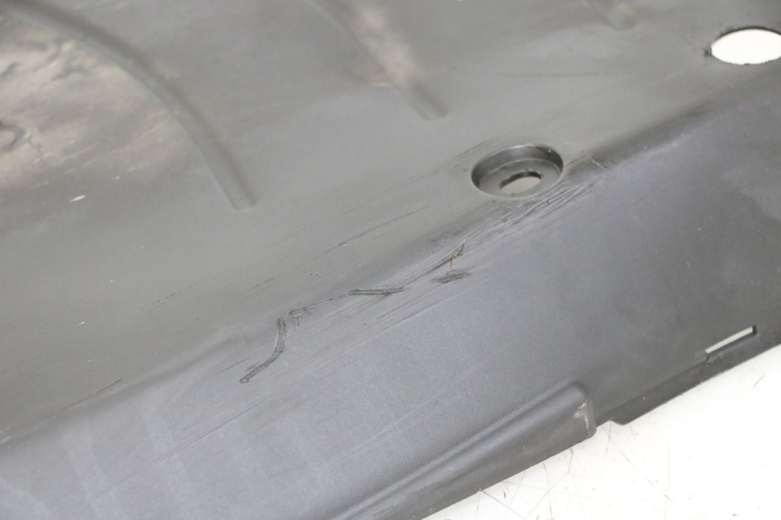 photo de LOWER PART OF THE BODY SUZUKI UH BURGMAN 125 (2002 - 2006)