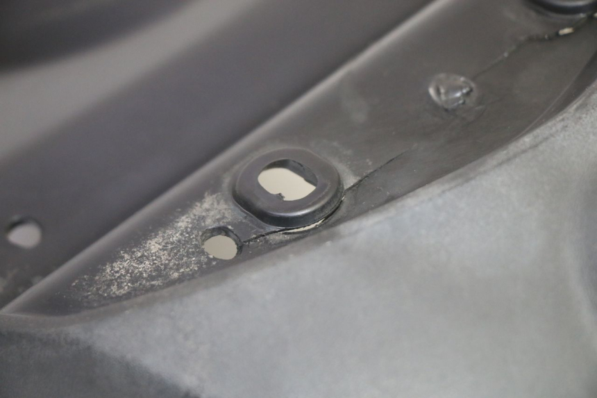 photo de MUD FLAP PEUGEOT KISBEE 4T 50 (2018 - 2022) - Fixing points details