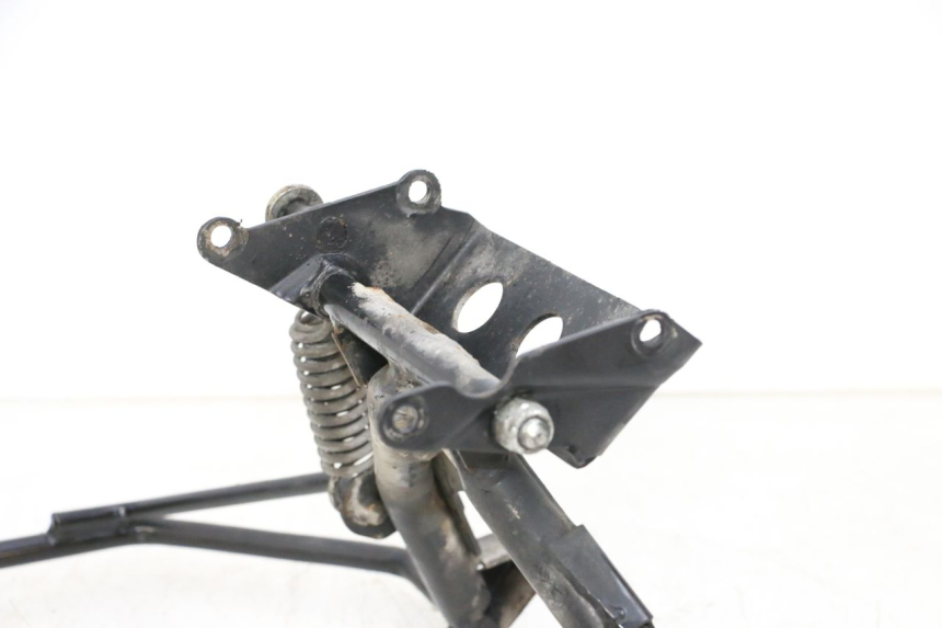 photo de MAIN STAND PEUGEOT SATELIS 125 (2013 - 2018) - Technical close-up