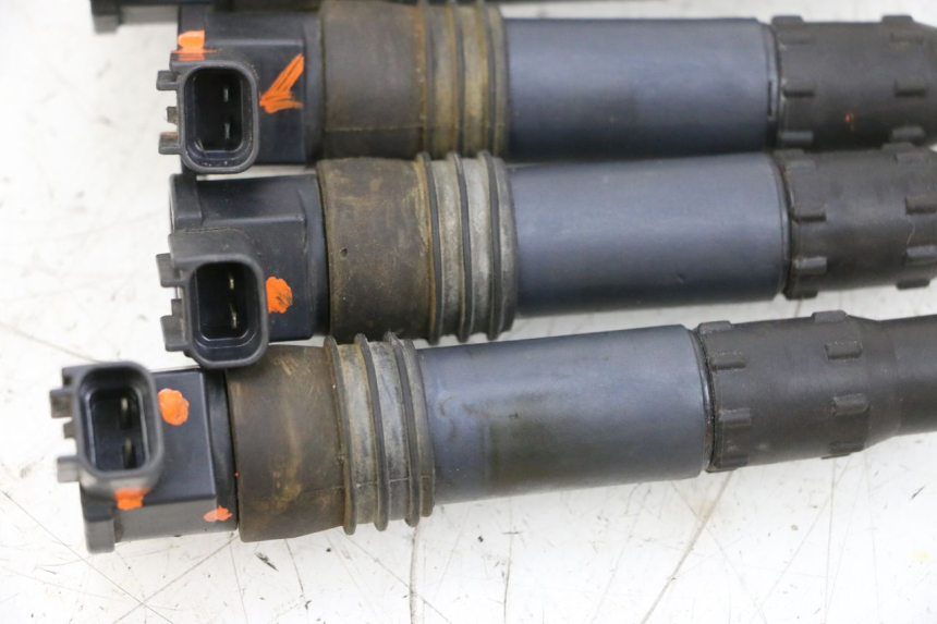 photo de IGNITION COIL SUZUKI GSXR GSX-R 1000 (2003 - 2004) - Technical close-up