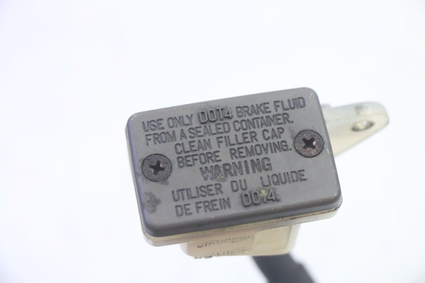 photo de BRAKE FLUID JAR SUZUKI DL V STROM 1000 (2002 - 2007) - Zoom on usage condition