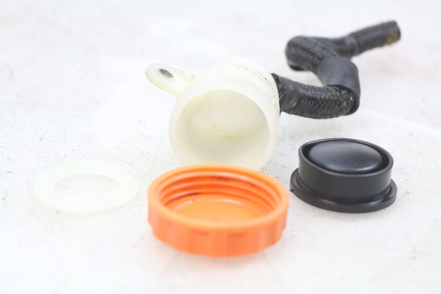 photo de BRAKE FLUID JAR HONDA CBR F SC21 1000 (1986 - 1992)