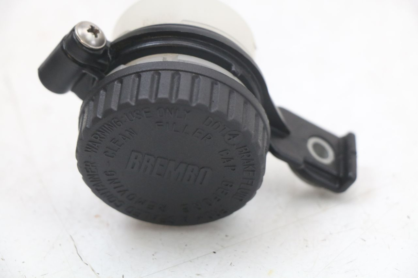 photo de BRAKE FLUID JAR MOTO GUZZI NORGE 8V GT 1200 (2011 - 2016)