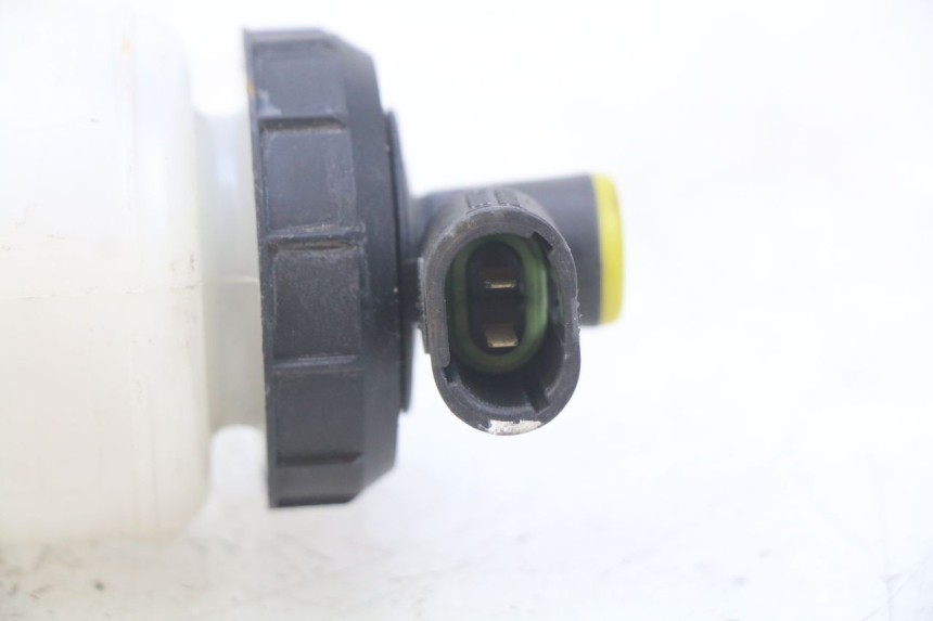 photo de BRAKE FLUID JAR RENAULT TWIZY 45 (2012 - 2019)