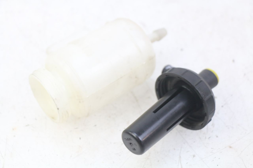 photo de BRAKE FLUID JAR RENAULT TWIZY 45 (2012 - 2019)