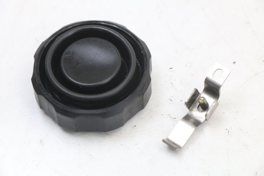 photo de BRAKE FLUID JAR SUZUKI SV S 650 (1999 - 2002)