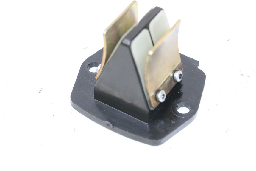 photo de INTAKE VALVE PIAGGIO NEW TYPHOON 50 (2018 - 2021) - Alternative perspective