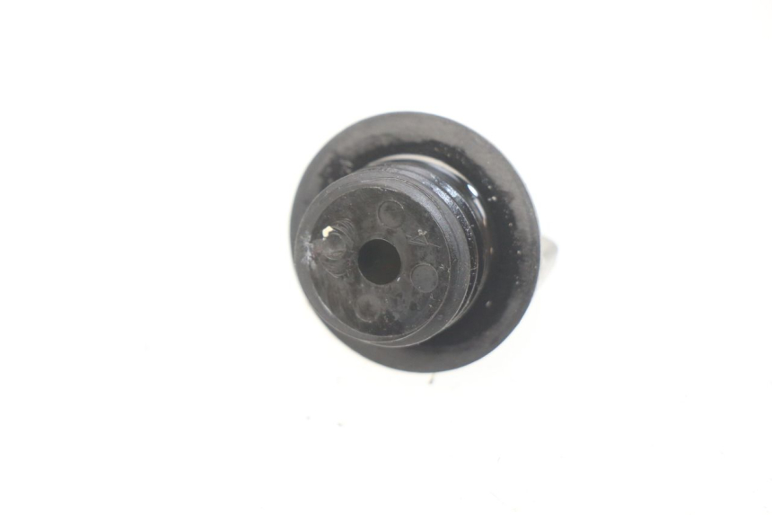 photo de ENGINE OIL CAP HONDA CBRF CBR-F PC41 600 (2011 - 2013)