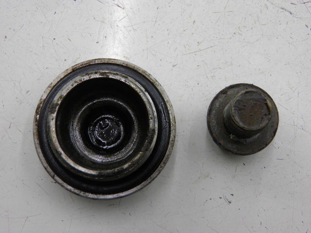 photo de ENGINE OIL CAP PEUGEOT V-CLIC VCLIC 50 (2007 - 2013)