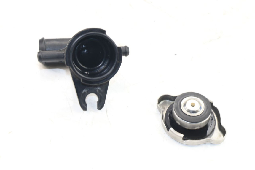 photo de RADIATOR CAP HONDA FJS SILVER WING SILVERWING 400 (2005 - 2008)