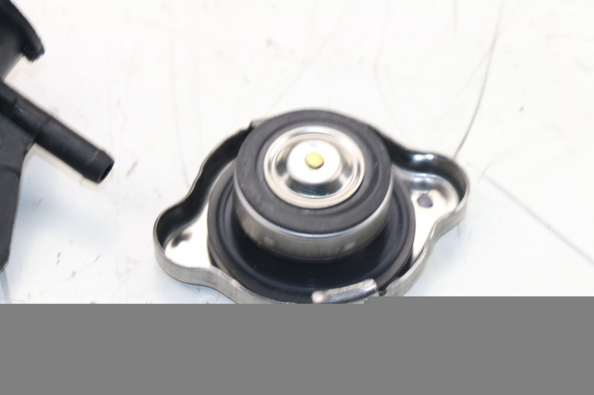 photo de RADIATOR CAP KAWASAKI J300 300 (2014 - 2017)