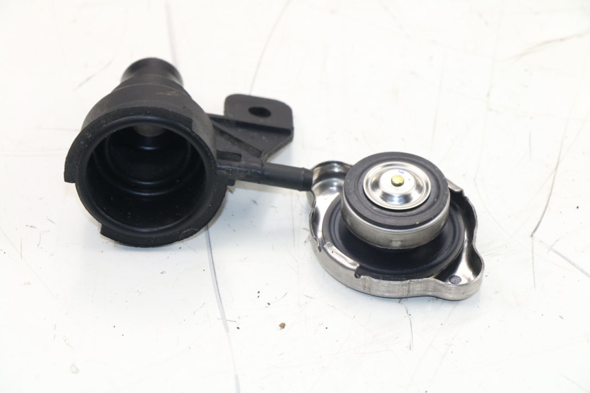 photo de RADIATOR CAP KAWASAKI J300 300 (2014 - 2017)