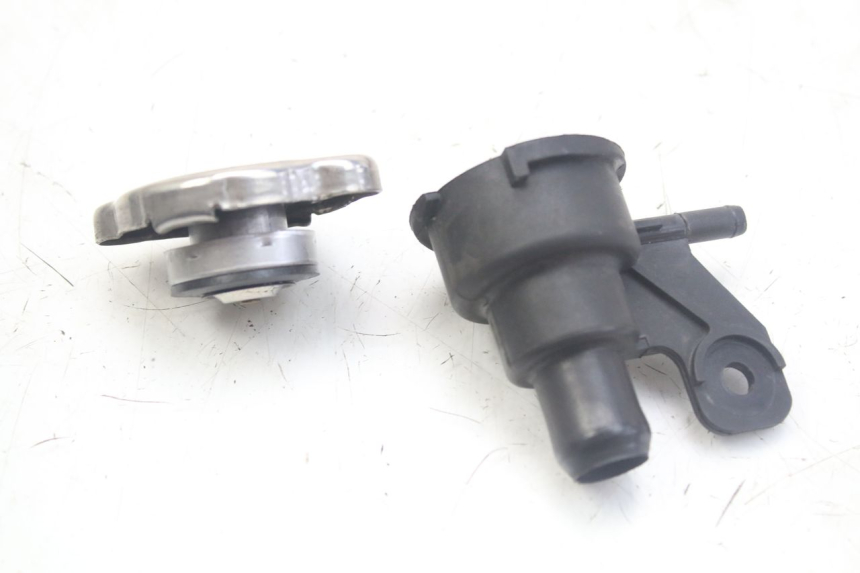 photo de RADIATOR CAP KYMCO X-CITING XCITING 400 (2014 - 2018)