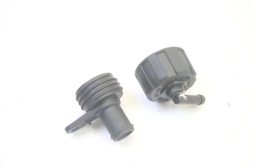 photo de RADIATOR CAP YAMAHA XMAX X-MAX 125 (2006 - 2009) - Zoom on usage condition