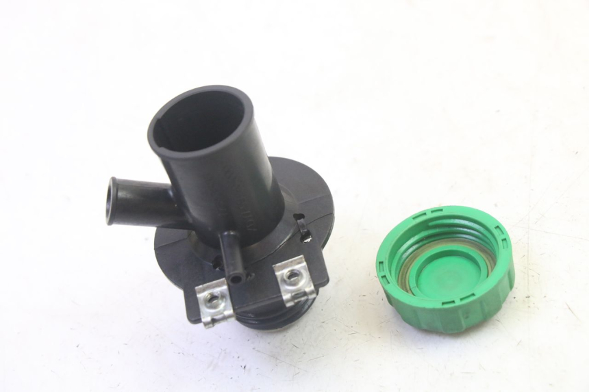 photo de FUEL TANK CAP QUADRO 4 4D 350 (2015 - 2018)
