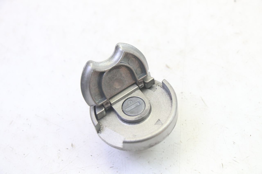 photo de FUEL TANK CAP SYM FIDDLE 3 III 125 (2014 - 2020) - Zoom on usage condition