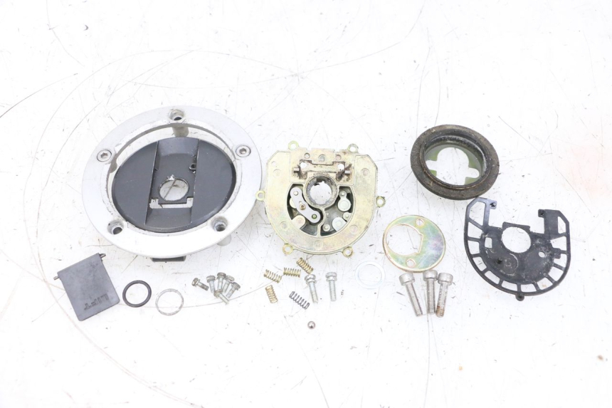 photo de FUEL TANK CAP SUZUKI GSXR GSX-R 1000 (2003 - 2004) - Distinctive features