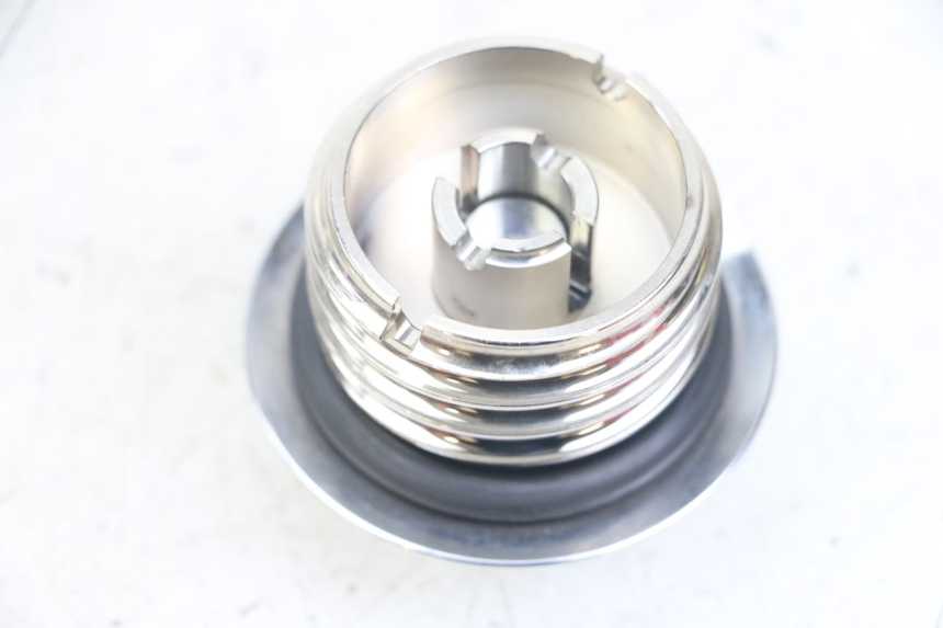 photo de FUEL TANK CAP HARLEY DAVIDSON SPORTSTER XL CUSTOM 1200 (2003 - 2004)