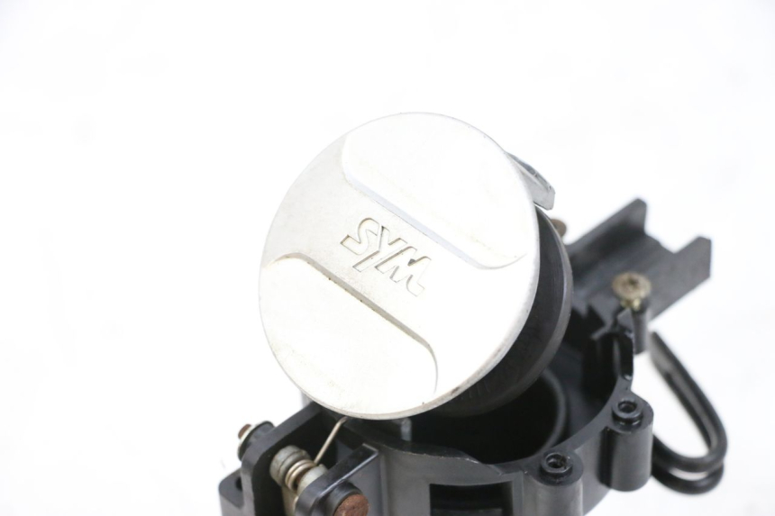 photo de FUEL TANK CAP SYM ORBIT III 3 4T 50 (2021 - 2025) - Zoom on usage condition