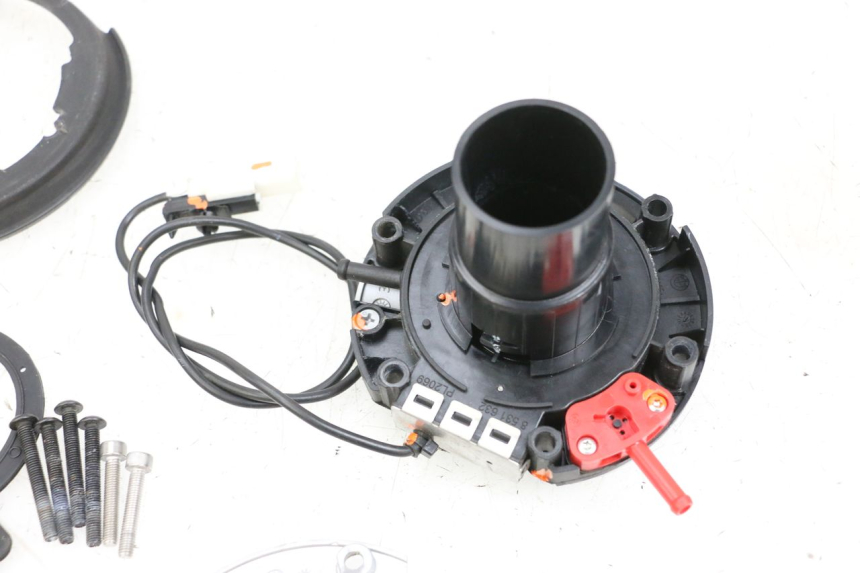 photo de FUEL TANK CAP BMW R GS 1250 (2021 - 2024) - Product overview