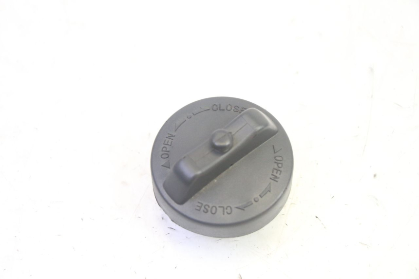 photo de FUEL TANK CAP JM MOTORS SANTANA EVO 50 (2024 - 2026) - Zoom on usage condition