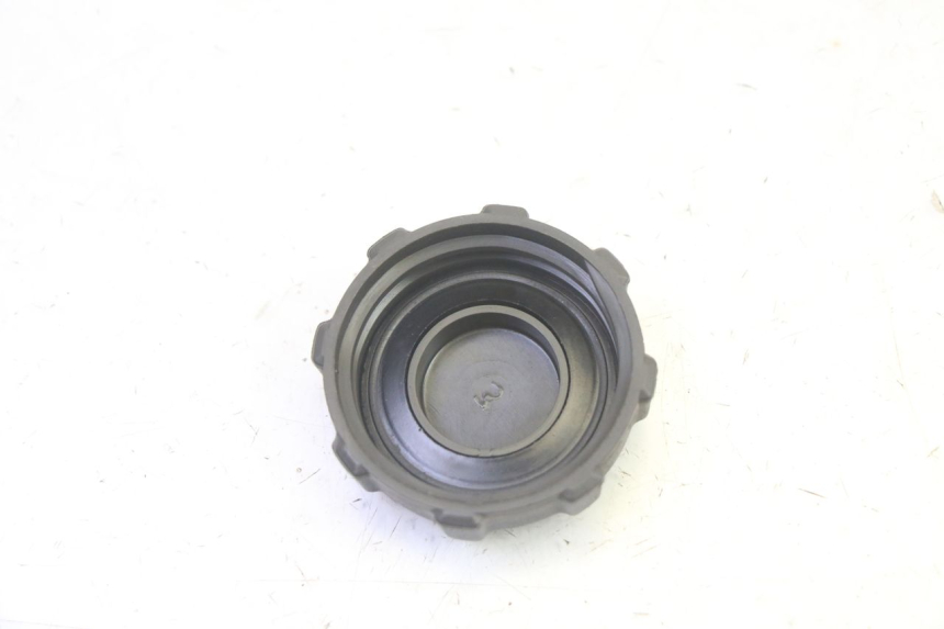 photo de FUEL TANK CAP PIAGGIO X8 125 (2004 - 2007) - Zoom on usage condition