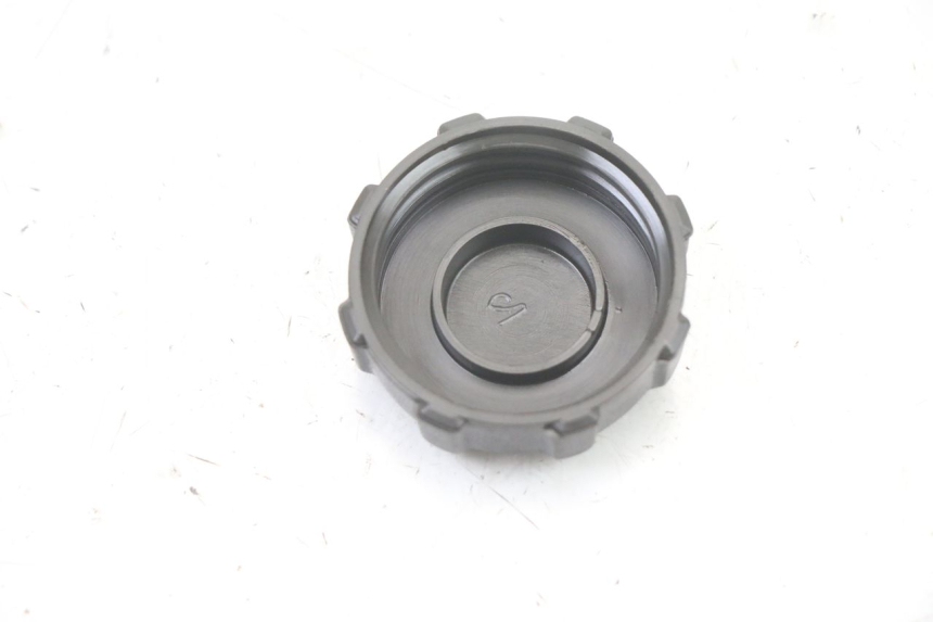 photo de FUEL TANK CAP PIAGGIO XEVO - X EVO 125 (2007 - 2016) - Zoom on usage condition